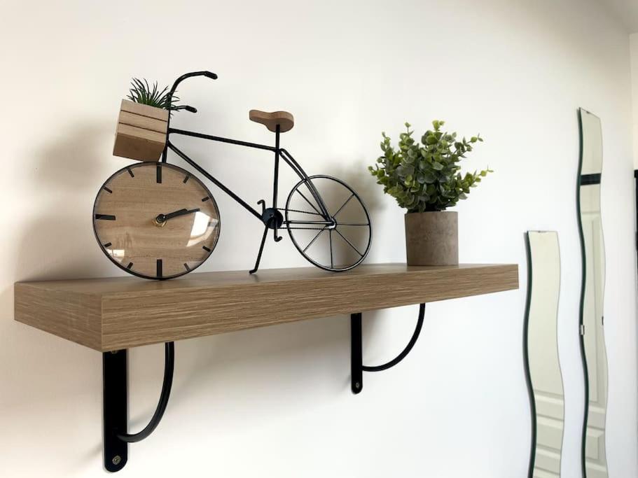 Charme Urbain Sous Les Toits-Terrasse/Clim/Parking Apartment Beziers Exterior photo