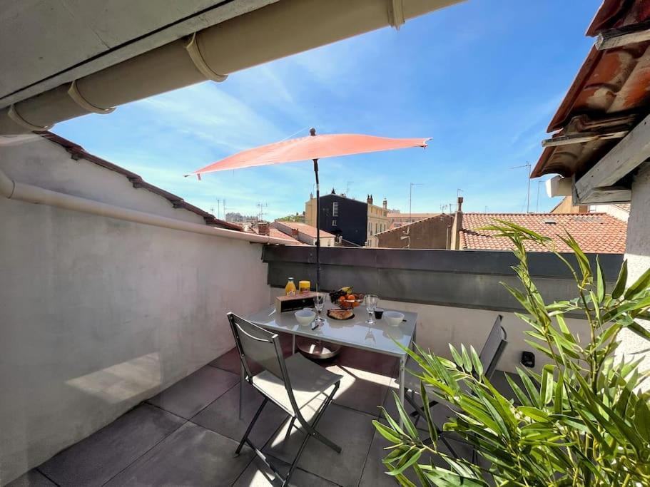 Charme Urbain Sous Les Toits-Terrasse/Clim/Parking Apartment Beziers Exterior photo